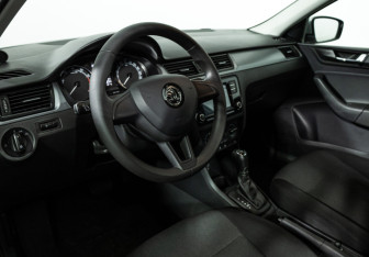 Подержанный автомобиль Skoda Rapid Liftback 2017 года (11 фото)