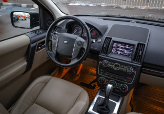 Подержанный автомобиль Land Rover Freelander 2012 года (10 фото)