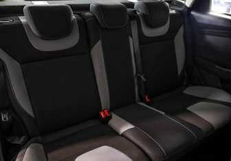 Подержанный автомобиль Ford Focus Sedan 2011 года (16 фото)