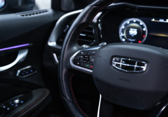 Подержанный автомобиль Geely Tugella 2023 года (16 фото)