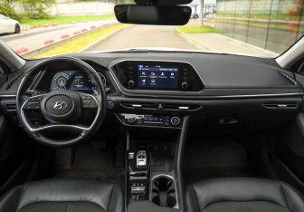 Подержанный автомобиль Hyundai Sonata 2021 года (11 фото)