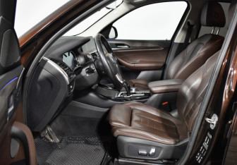 Подержанный автомобиль BMW X3 2017 года (10 фото)