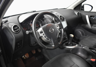 Подержанный автомобиль Nissan Qashqai 2012 года (9 фото)