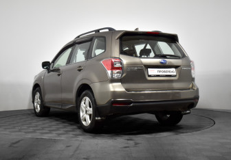 Подержанный автомобиль Subaru Forester Suv 2017 года (7 фото)