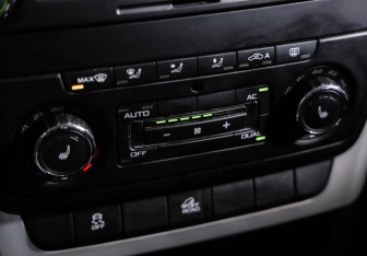 Подержанный автомобиль Skoda Yeti 2012 года (14 фото)