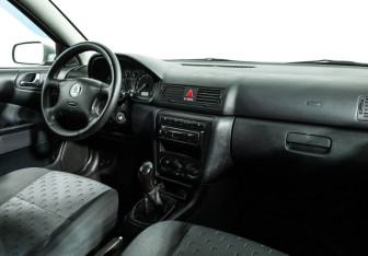 Подержанный автомобиль Skoda Octavia Wagon 2009 года (9 фото)