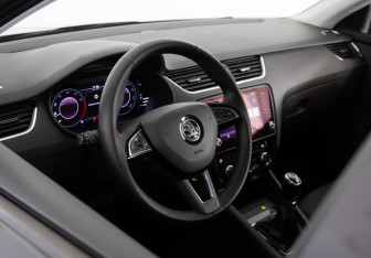 Подержанный автомобиль Skoda Octavia Liftback 2019 года (11 фото)