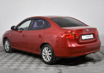 Подержанный автомобиль Hyundai Elantra Sedan 2009 года (7 фото)