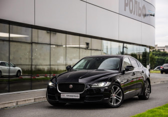 Подержанный автомобиль Jaguar XE 2017 года (1 фото)