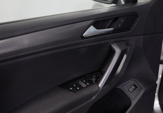 Подержанный автомобиль Volkswagen Tiguan 2019 года (20 фото)
