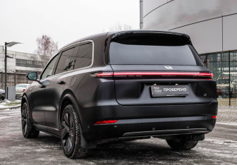 Подержанный автомобиль LiXiang L9 2024 года (9 фото)