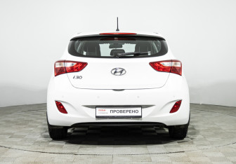 Подержанный автомобиль Hyundai i30 Hatchback 2015 года (6 фото)