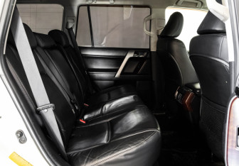 Подержанный автомобиль Toyota Land Cruiser Prado 2016 года (25 фото)