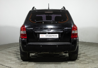 Подержанный автомобиль Hyundai Tucson 2008 года (6 фото)