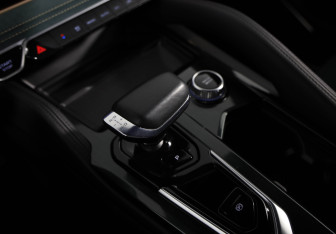 Подержанный автомобиль Geely Monjaro 2023 года (16 фото)