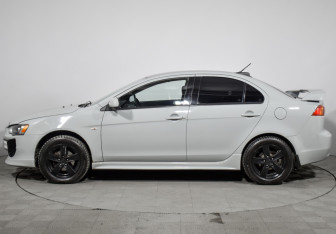 Подержанный автомобиль Mitsubishi Lancer Sedan 2008 года (8 фото)