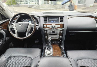 Подержанный автомобиль Infiniti QX80 2018 года (13 фото)