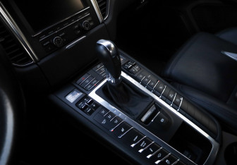 Подержанный автомобиль Porsche Macan 2014 года (17 фото)
