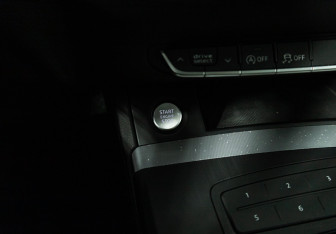 Подержанный автомобиль Audi Q5 2017 года (19 фото)