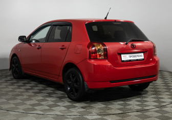 Подержанный автомобиль Toyota Corolla Hatchback 2006 года (7 фото)