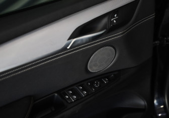 Подержанный автомобиль BMW X5 2017 года (26 фото)