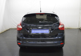 Подержанный автомобиль Ford Focus Hatchback 2011 года (6 фото)