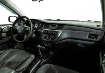 Подержанный автомобиль Mitsubishi Lancer Sedan 2005 года (9 фото)