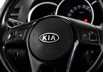 Подержанный автомобиль Kia Venga 2012 года (11 фото)