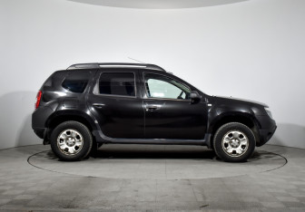 Подержанный автомобиль Renault Duster 2014 года (4 фото)