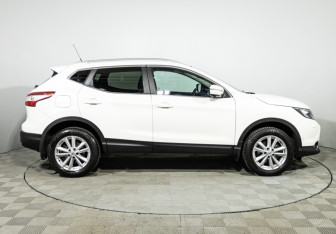 Подержанный автомобиль Nissan Qashqai 2014 года (4 фото)
