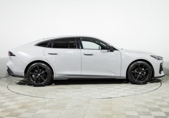 Подержанный автомобиль Changan UNI-V 2024 года (4 фото)