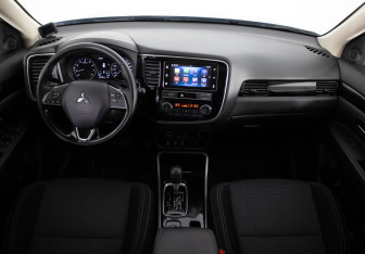 Подержанный автомобиль Mitsubishi Outlander 2019 года (9 фото)