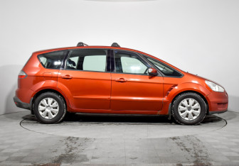 Подержанный автомобиль Ford S-MAX 2006 года (4 фото)