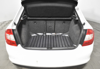 Подержанный автомобиль Skoda Rapid Liftback 2014 года (18 фото)