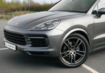 Подержанный автомобиль Porsche Cayenne 2020 года (2 фото)