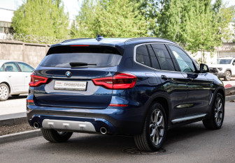 Подержанный автомобиль BMW X3 2019 года (8 фото)