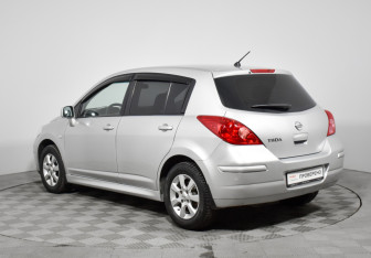 Подержанный автомобиль Nissan Tiida Hatchback 2013 года (7 фото)