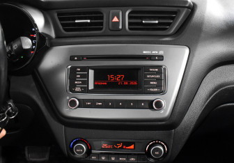 Подержанный автомобиль Kia Rio Hatchback 2016 года (16 фото)