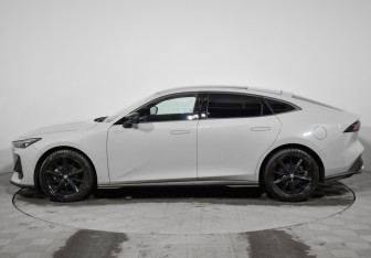 Подержанный автомобиль Changan UNI-V 2024 года (8 фото)