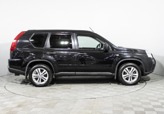 Подержанный автомобиль Nissan X-Trail 2013 года (4 фото)