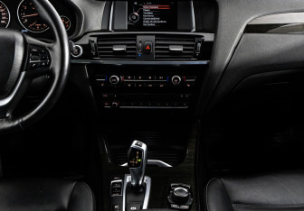 Подержанный автомобиль BMW X3 2014 года (12 фото)