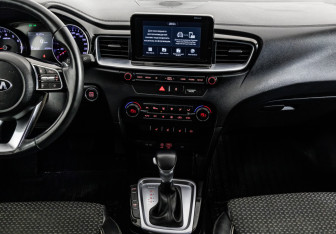 Подержанный автомобиль Kia Ceed Wagon 2019 года (15 фото)