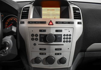 Подержанный автомобиль Opel Zafira Compactvan 2008 года (17 фото)