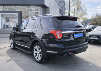 Подержанный автомобиль Ford Explorer 2018 года (6 фото)