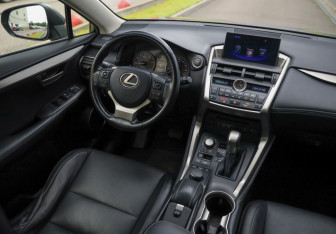 Подержанный автомобиль Lexus NX 2016 года (10 фото)