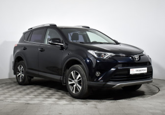 Подержанный автомобиль Toyota RAV4 2017 года (3 фото)