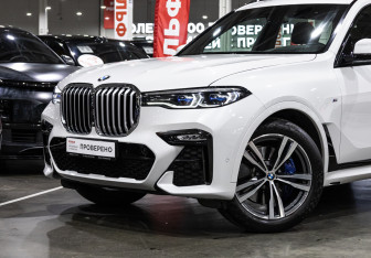 Подержанный автомобиль BMW X7 2020 года (2 фото)