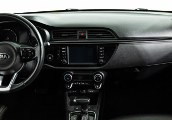 Подержанный автомобиль Kia Rio Hatchback 2019 года (14 фото)