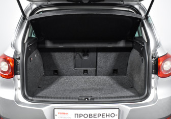 Подержанный автомобиль Volkswagen Tiguan 2011 года (17 фото)