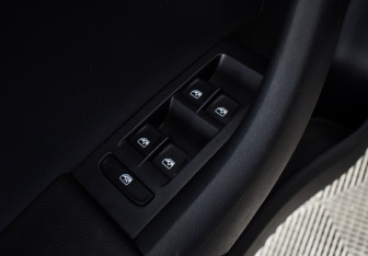 Подержанный автомобиль Skoda Rapid Liftback 2018 года (19 фото)